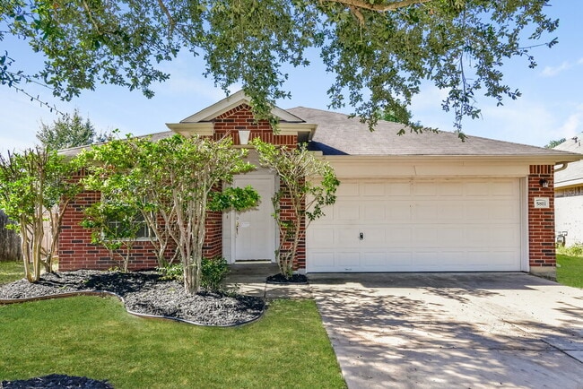 Building Photo - 5811 Ridgebluff Ln