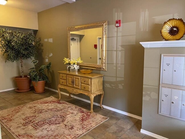 Lobby - 1800 NE 40th St