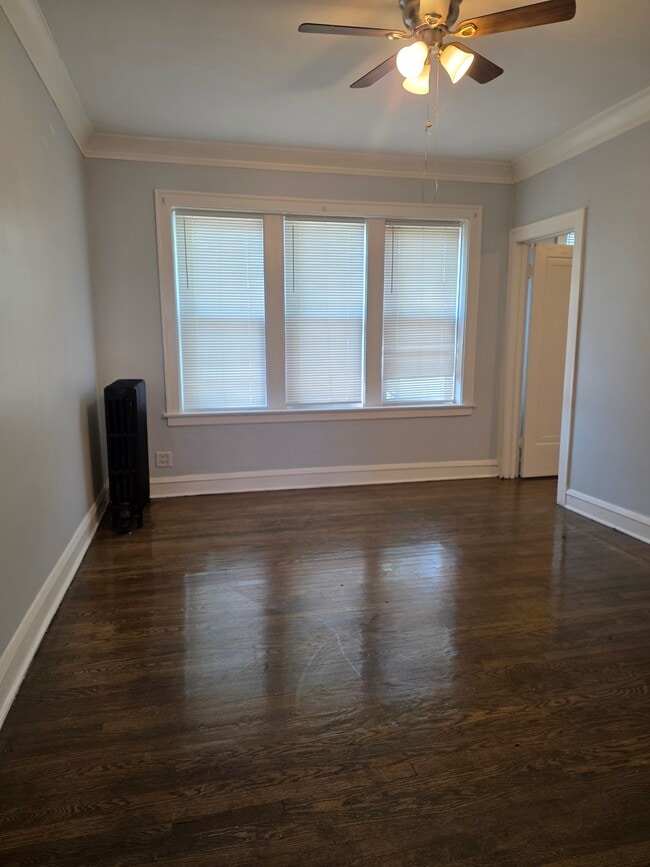 Building Photo - 2744 W 73rd St