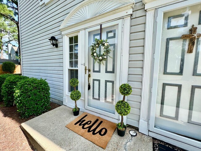 Foto del edificio - Updated & Ready 08-07-25! Charming Condo i...