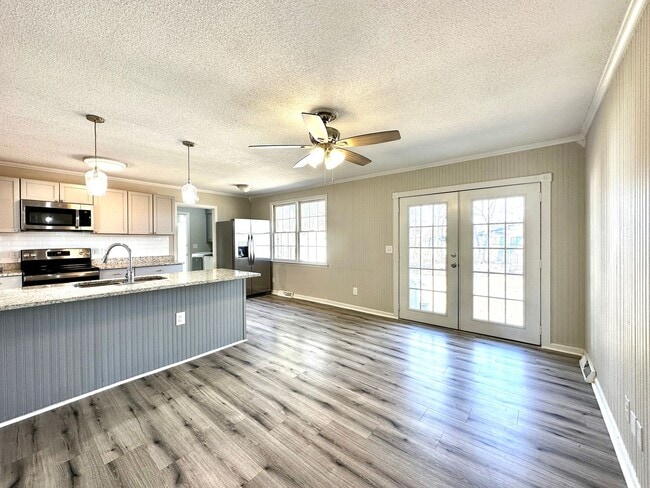 Building Photo - 4 Bedroom 2 Bath Home in Goose Creek