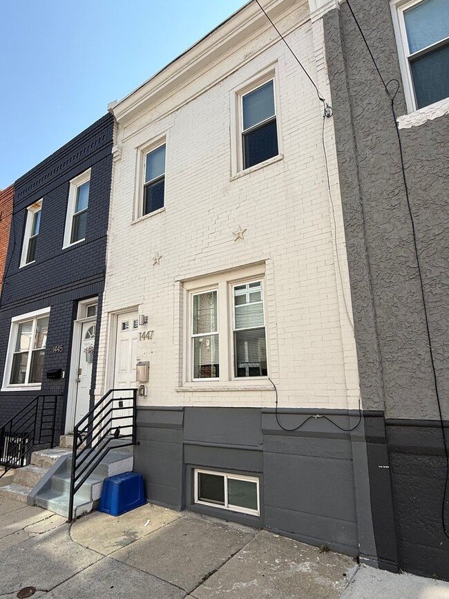Building Photo - Grays Ferry beauty!