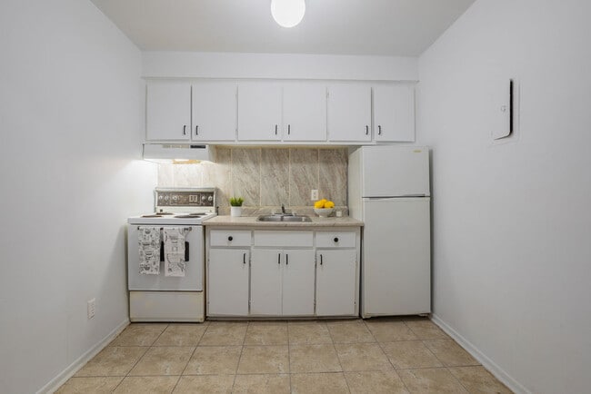 Building Photo - 10144 Lajeunesse