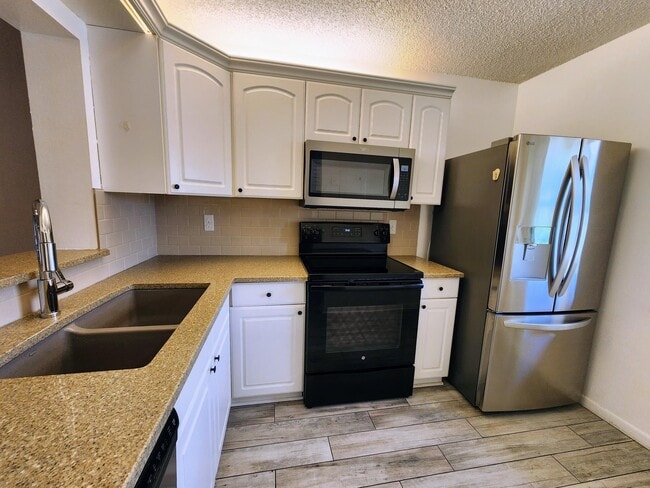Building Photo - 3171 SE Aster Ln