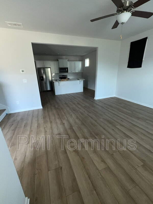 Foto del edificio - 4637 Blake Lp