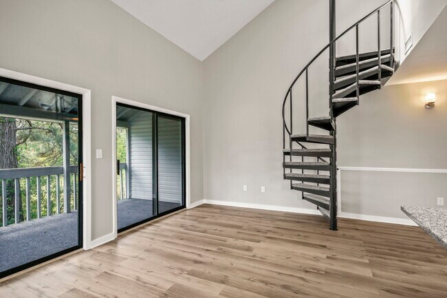 Foto del edificio - 500 Fairway Village Dr