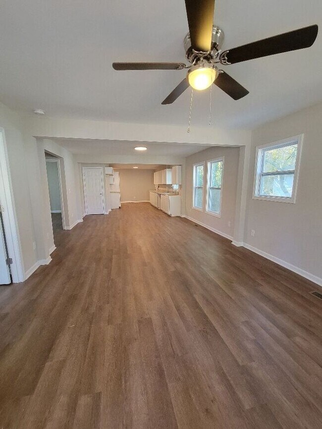 Building Photo - 2219 Celia Ave...Avail Now!!! 4 bed 3 bath...