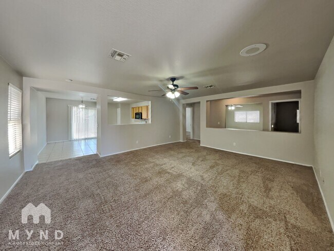 Foto del edificio - 550 W Kingman Dr