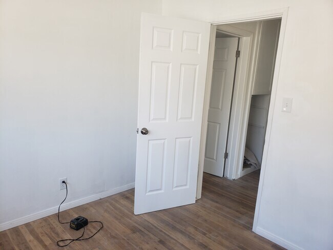 Foto del edificio - 12596 Debell St