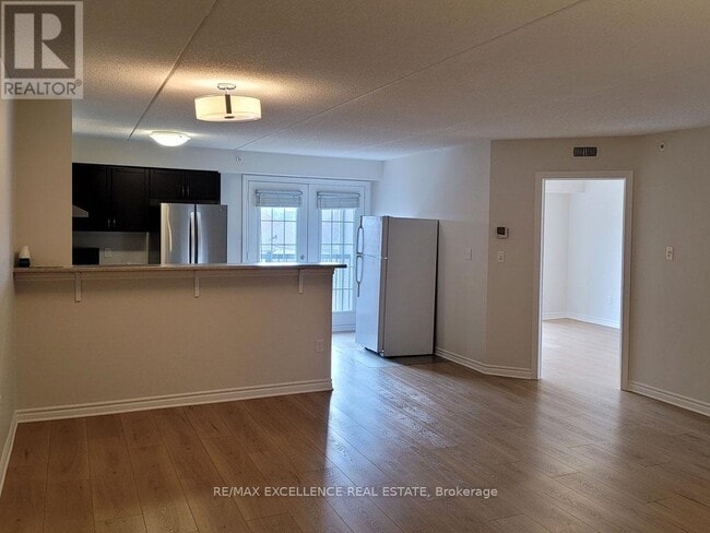 Photo du bâtiment - 1350 Main St E