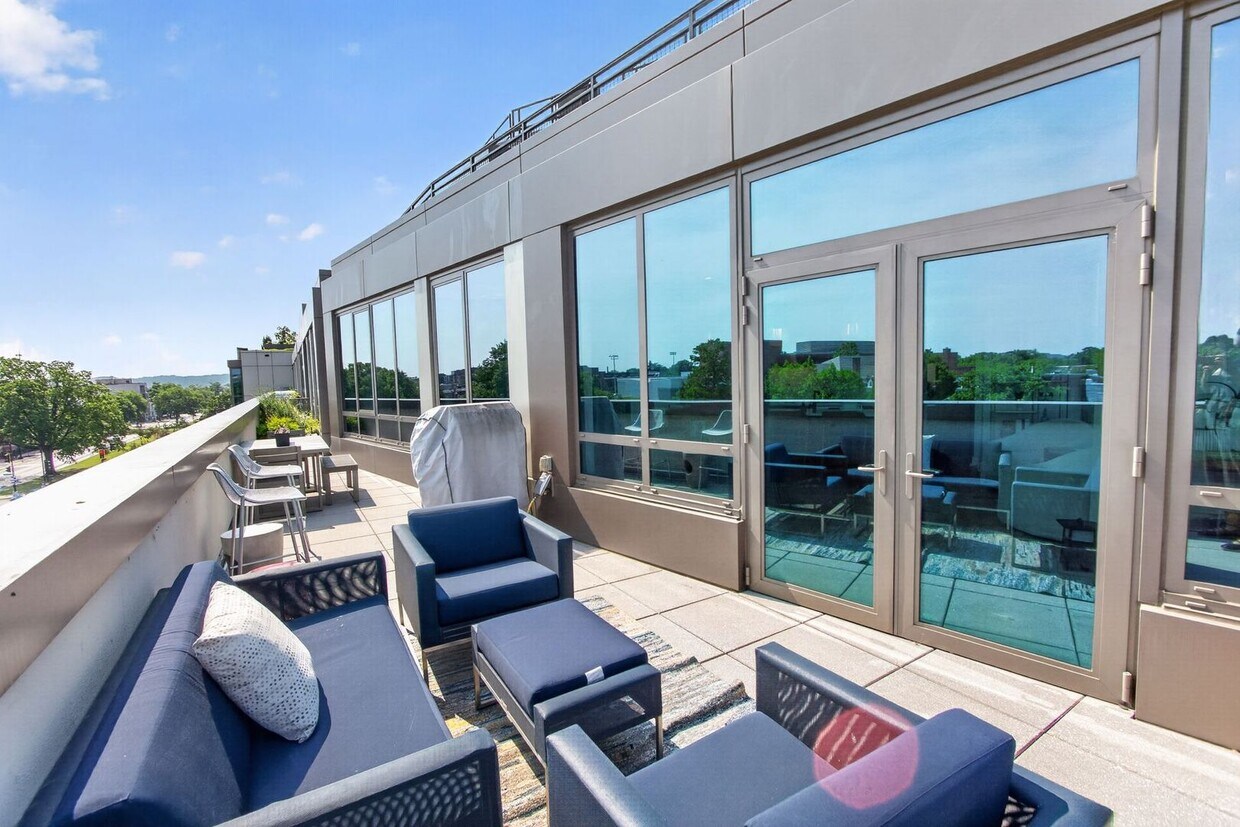Stunning 2BR/2BA Luxury Condo // Capitol Hill Views // Garage Parking included - Stunning 2BR/2BA Luxury Condo // Capitol Hill Views // Garage Parking included