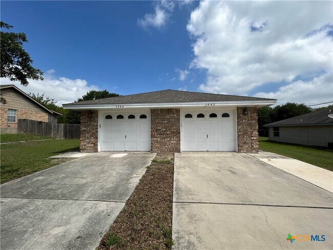 Foto del edificio - 1642 W County Line Rd