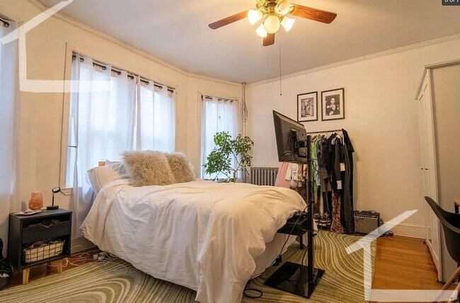 Foto del edificio - 4-bed + 2-bath @ Packard's Corner ~ BU