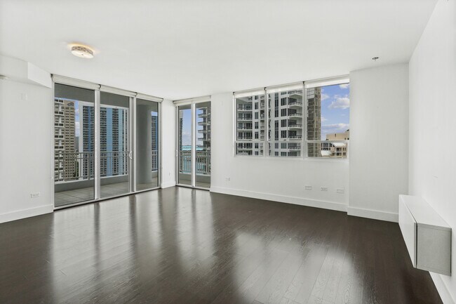 Foto del edificio - 801 Brickell Key Blvd