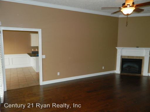Building Photo - 1802 Glencoe Dr