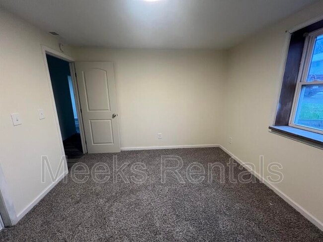 Building Photo - 74 Maple Ln