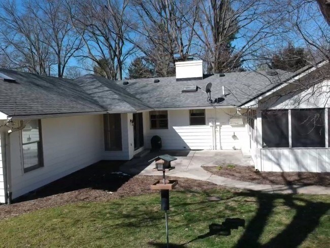 Building Photo - 8623 Manderley Dr