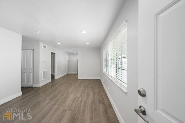 Foto del edificio - 909 Briarcliff Rd NE