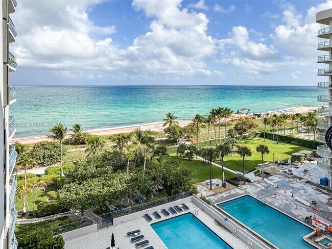Foto del edificio - 8877 Collins Ave