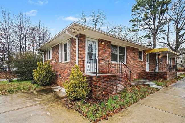 Photo - Nice 2BR/1BA Duplex in East Point! House