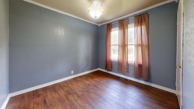 Building Photo - 1313 Vieux Dr