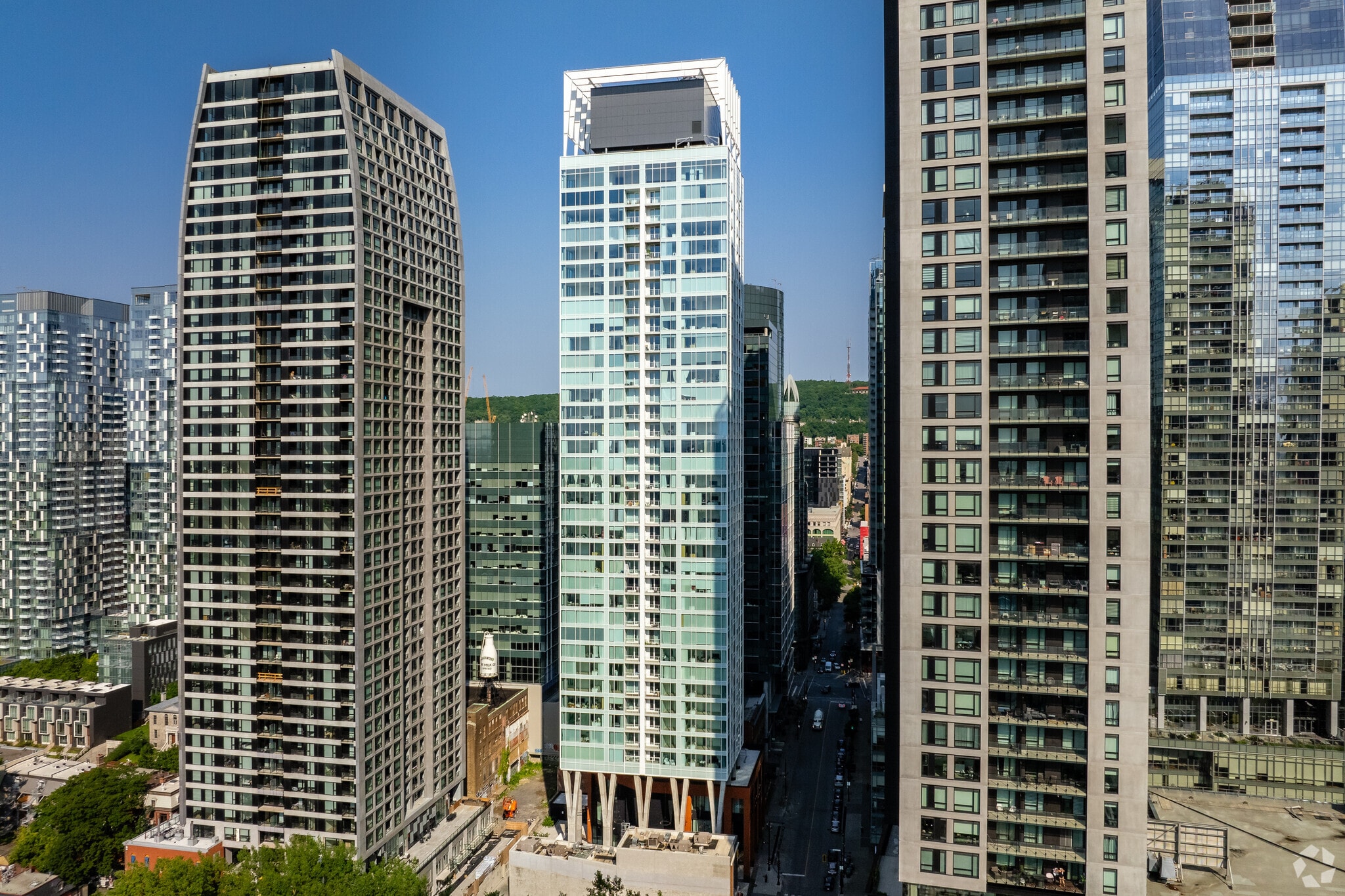 Curated visual reference: Gallery Detail: Solstice Montreal Condos Apartments 1020 1038 Rue De La Montagne