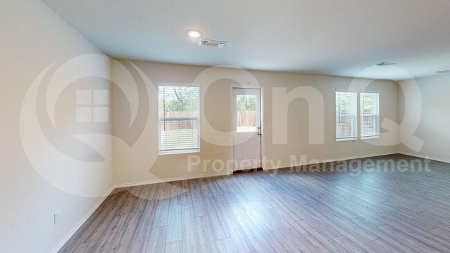 Building Photo - 426 Lake Erie Dr