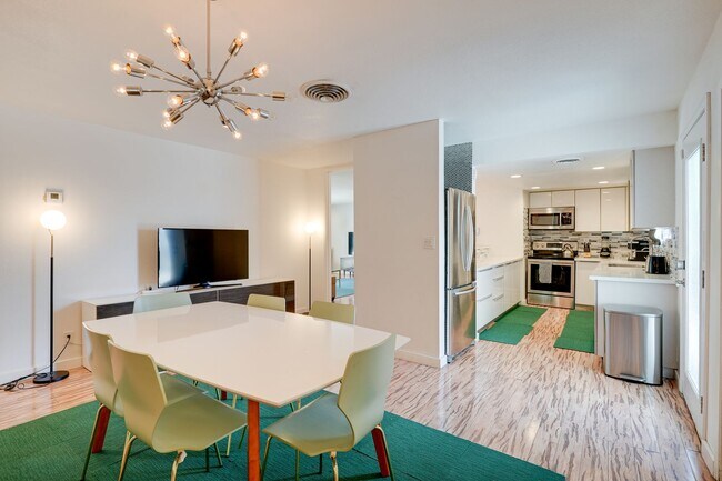 Foto del edificio - MOVE IN SPECIAL!! MOVE IN BY 10/1 AND GET ...