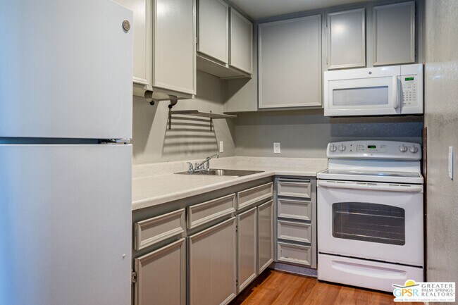 Foto del edificio - 550 N Villa Ct
