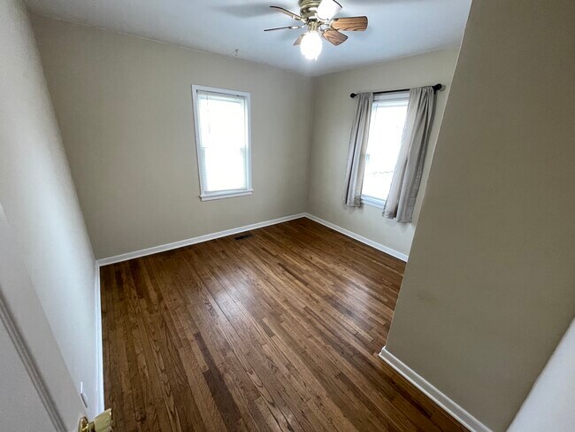 Foto del edificio - 402 S Dysart Ave