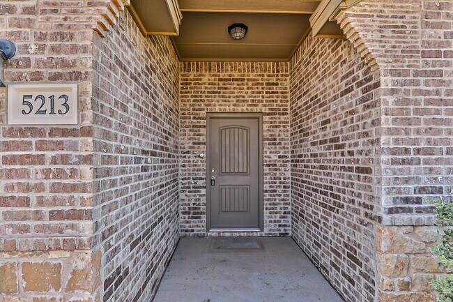 Foto del edificio - Outstanding 4 Bedroom Home in North Pointe!