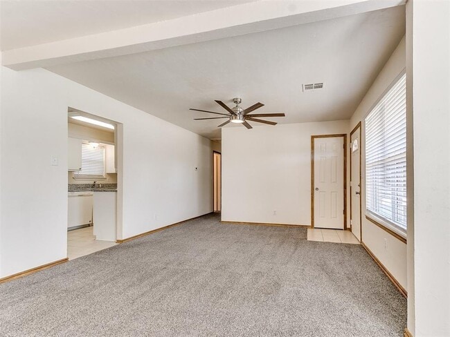 Foto del edificio - 325 E Cedar Ln
