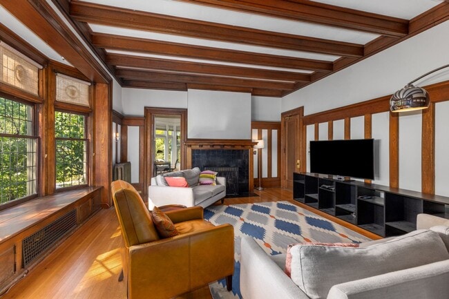 Building Photo - Great Heritage Hill Apartment for Rent