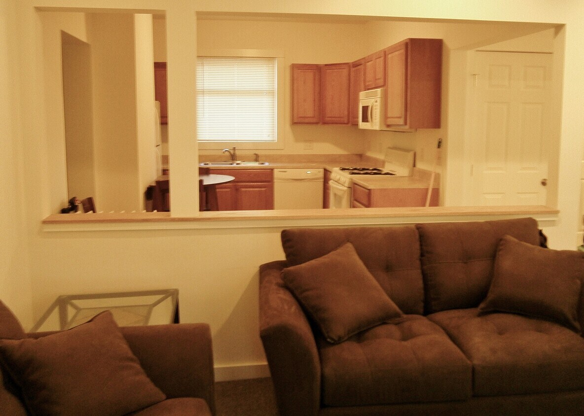 Primary Photo - 202 Williams St