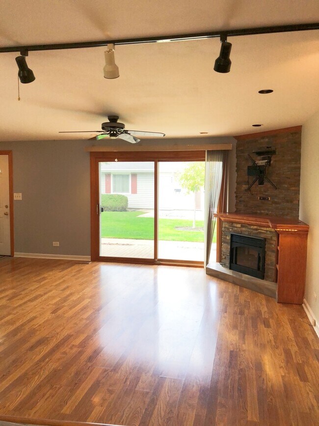 Foto del edificio - 923 Sagamore Dr