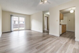 Building Photo - Huntington Townhomes