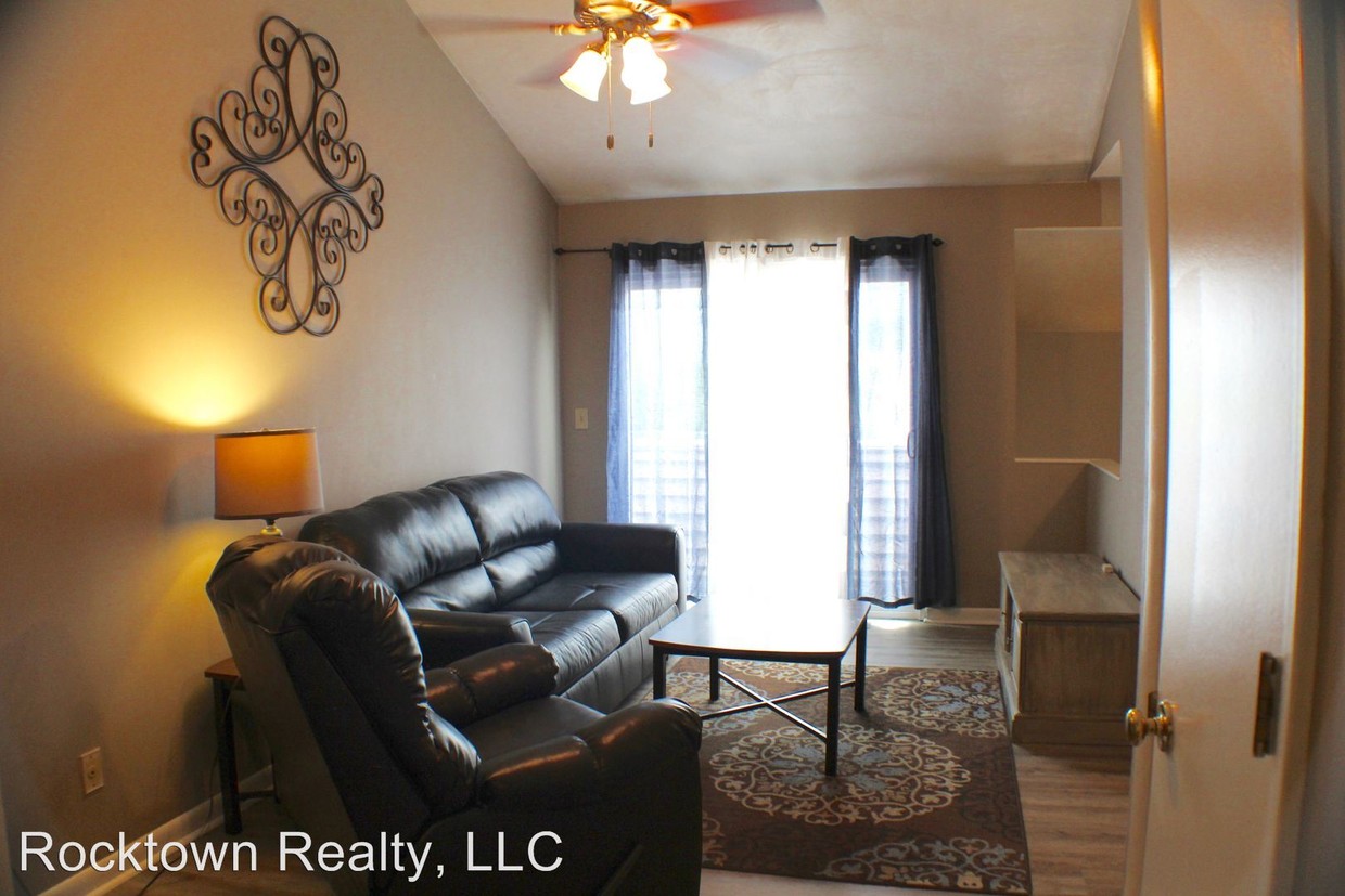 Primary Photo - 1446 Bradley Dr