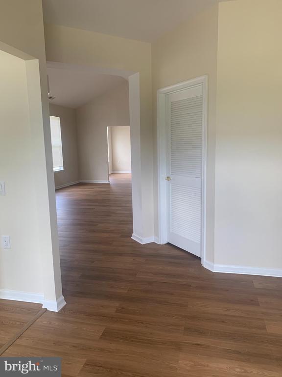 Foto del edificio - 207 Devon Ln