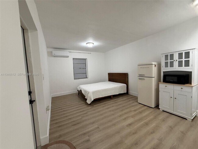 Building Photo - 481 E 31st St