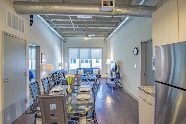 Building Photo - 550 W Peachtree St NW