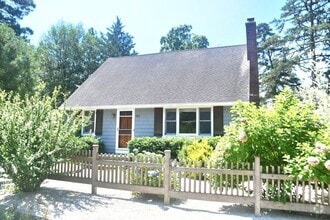 Building Photo - 303 Deerfoot Ln
