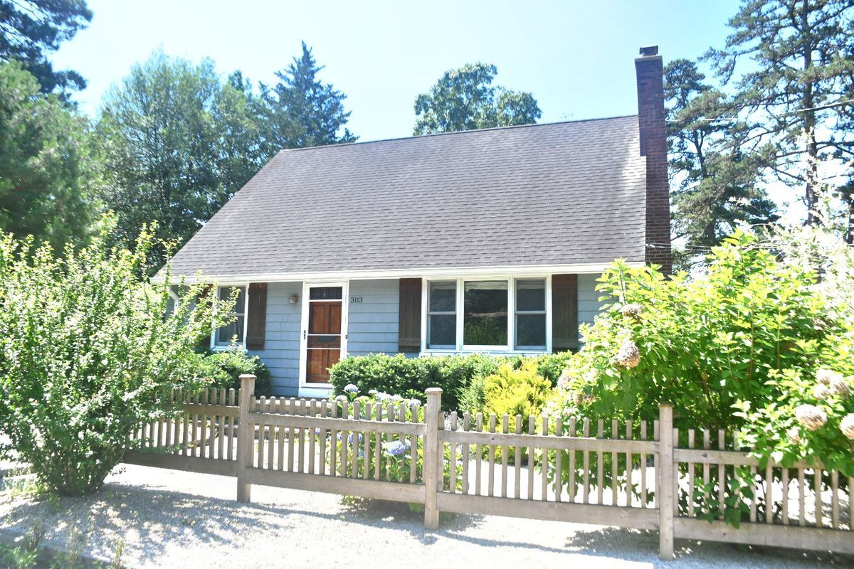 Primary Photo - 303 Deerfoot Ln