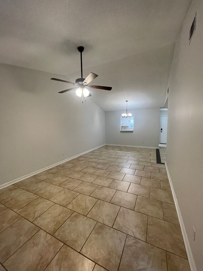 Building Photo - 117 Leeswood Cir