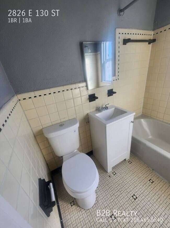Foto del edificio - 2826 E 130th St