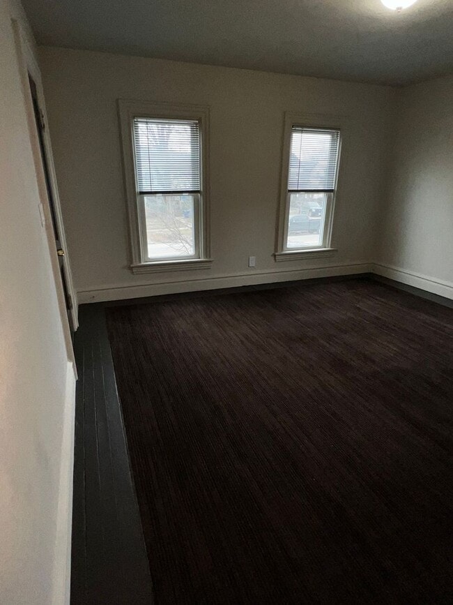 Building Photo - 1111 S Main St