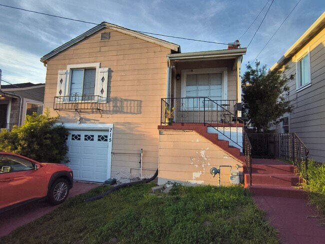 Foto del edificio - Cozy 3 BD/2 BATH Single Family Home With 2 Floors Located in Albany, Ca.