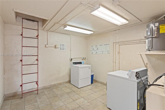 Foto del edificio - 6065 NW 186th St