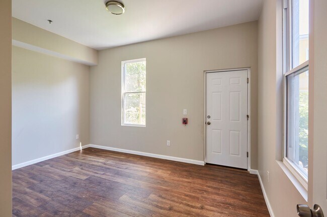 Building Photo - 5514 Woodland Ave