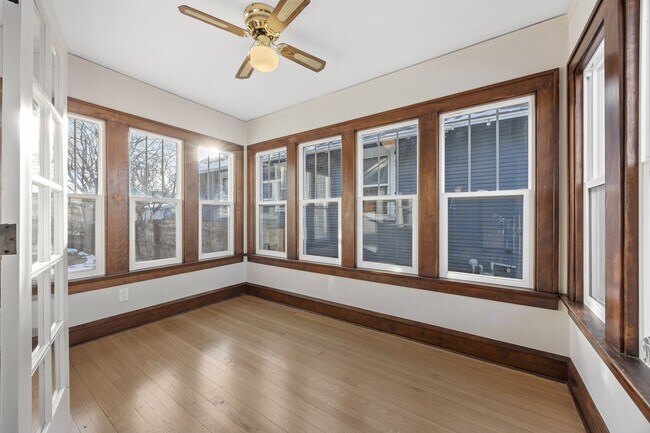 Foto del edificio - Updated Single Family Home in Convenient NE Side Location