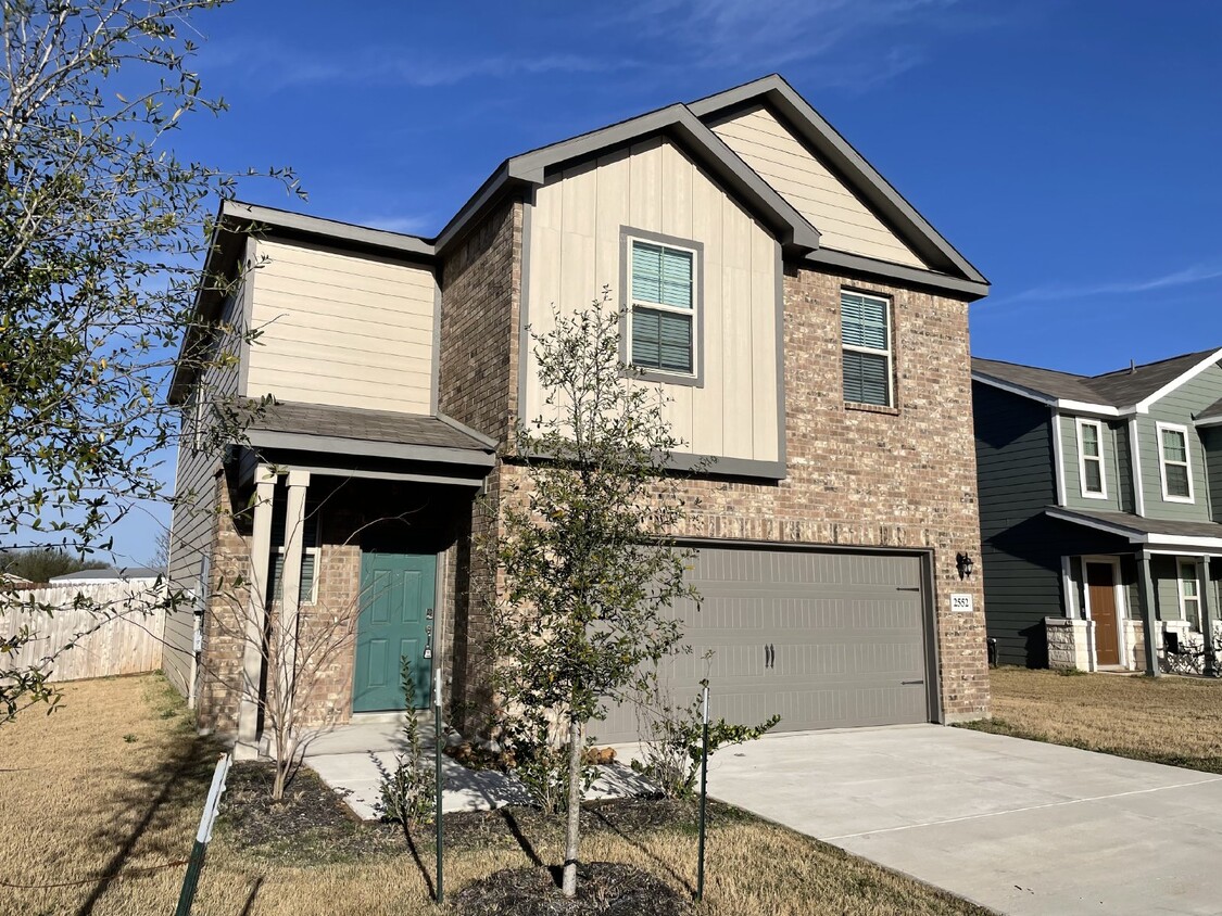 2552 Smokey Cv, Seguin, TX 78155 Room for Rent in Seguin, TX